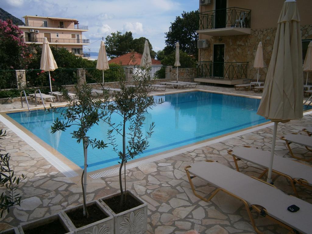 Petros Studios Poros  Exterior photo